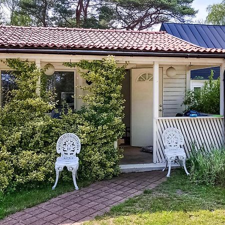 1 Bedroom Amazing Home In Hoellviken Exteriör bild