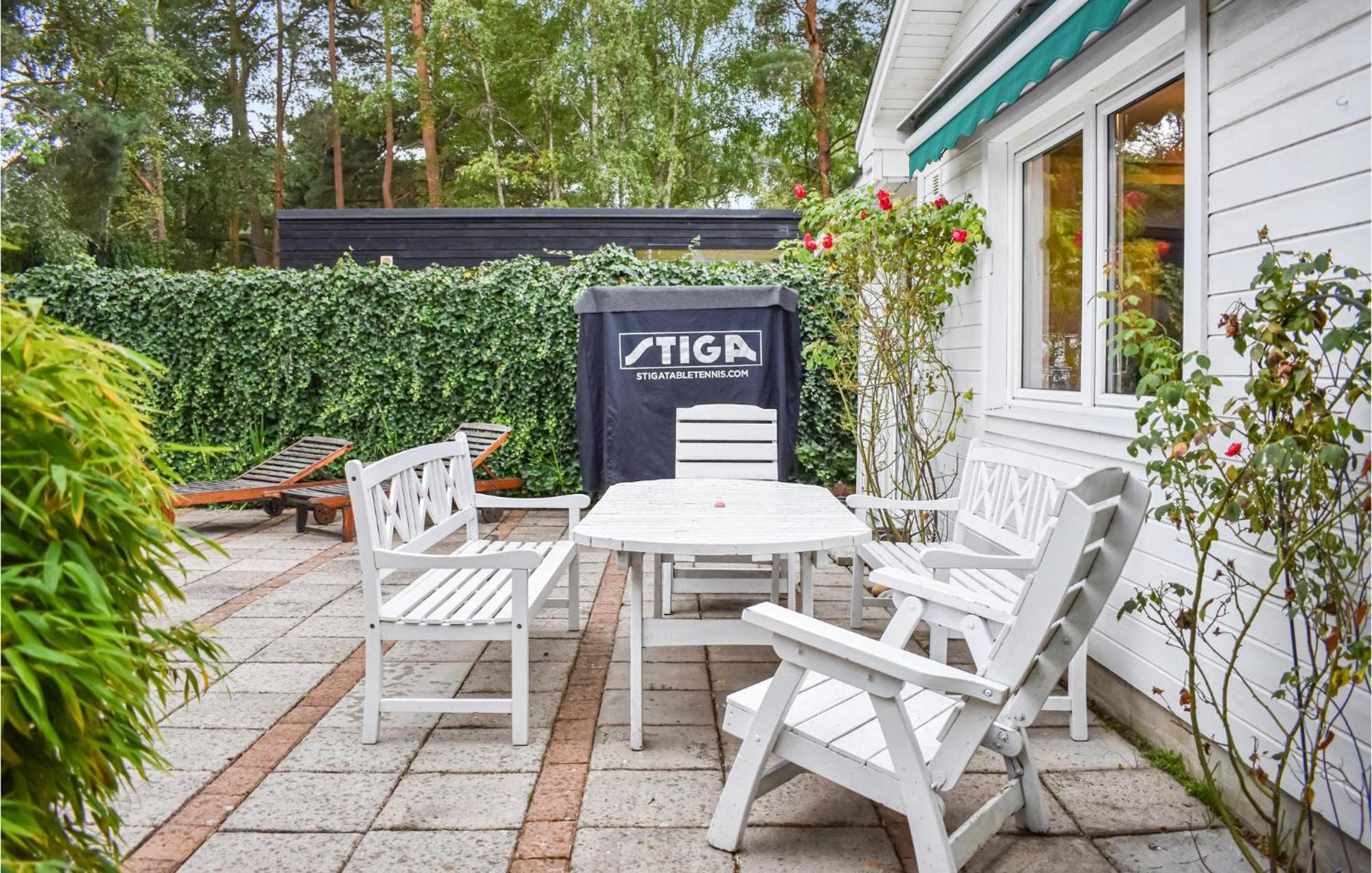 1 Bedroom Amazing Home In Hoellviken Exteriör bild