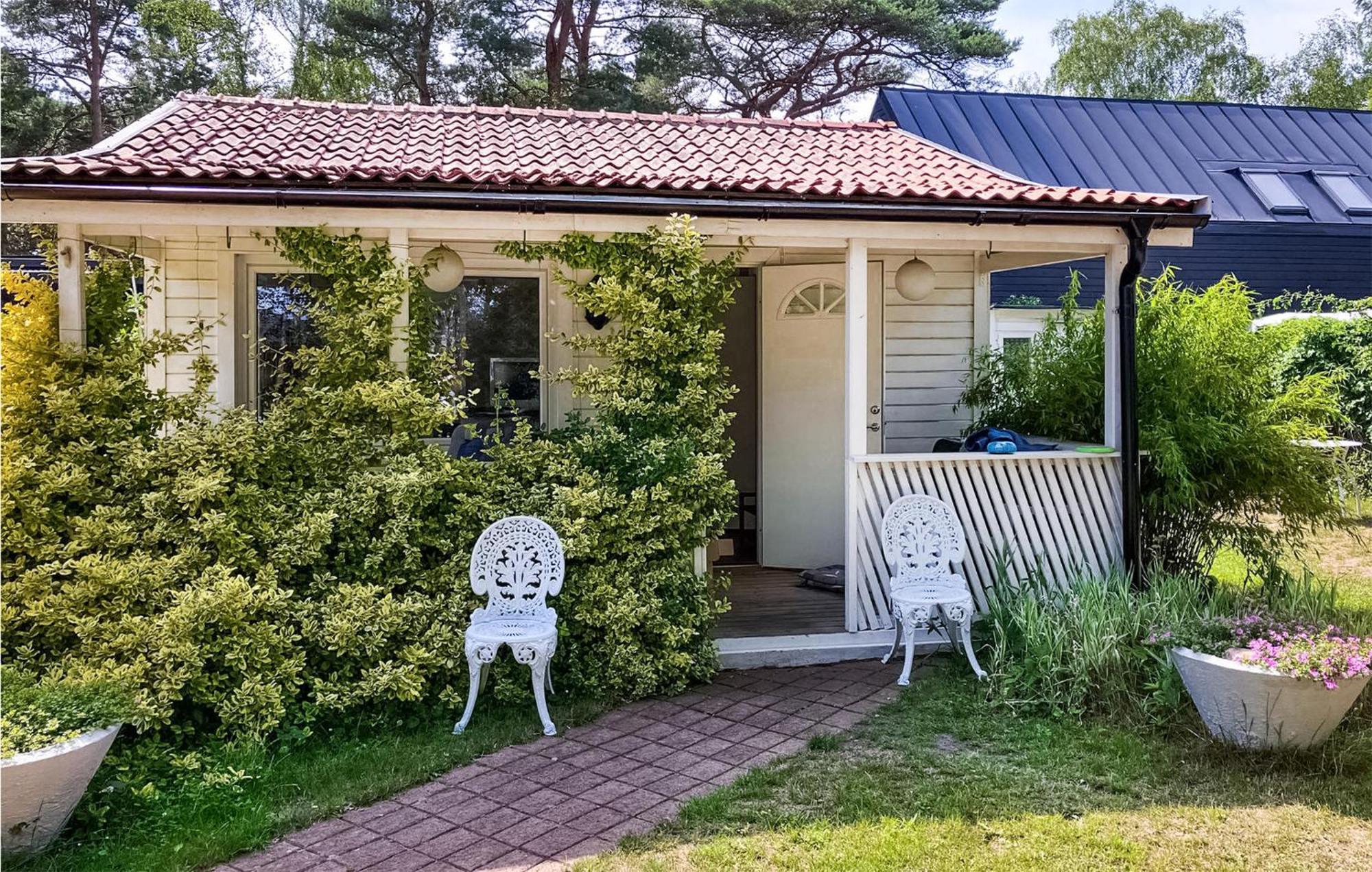 1 Bedroom Amazing Home In Hoellviken Exteriör bild